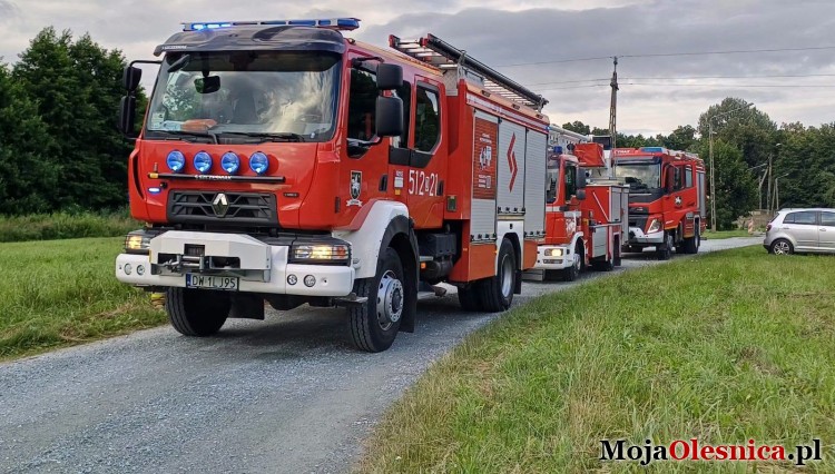 Pożar budynku wielorodzinnego. Pilnie wezwano straż pożarną